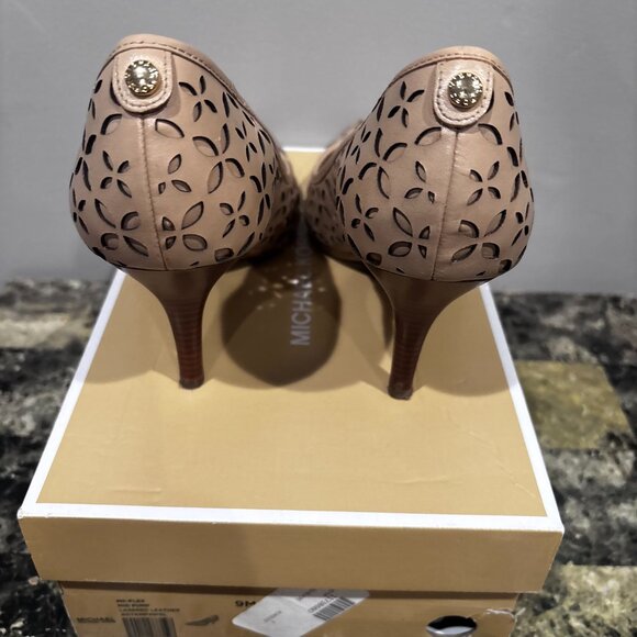 Micheal Kors Women's MK Flex Mid Perforated Pumps Nude SZ: 9M - Picture 10 of 16